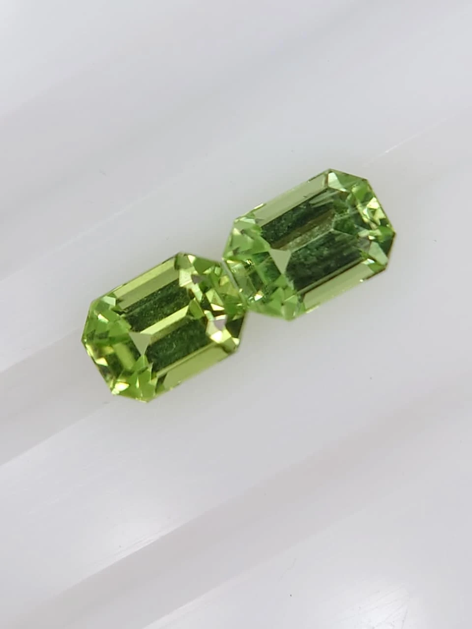1.1ct Natural Emerald Faceted Peridots from Pakistan — view 5